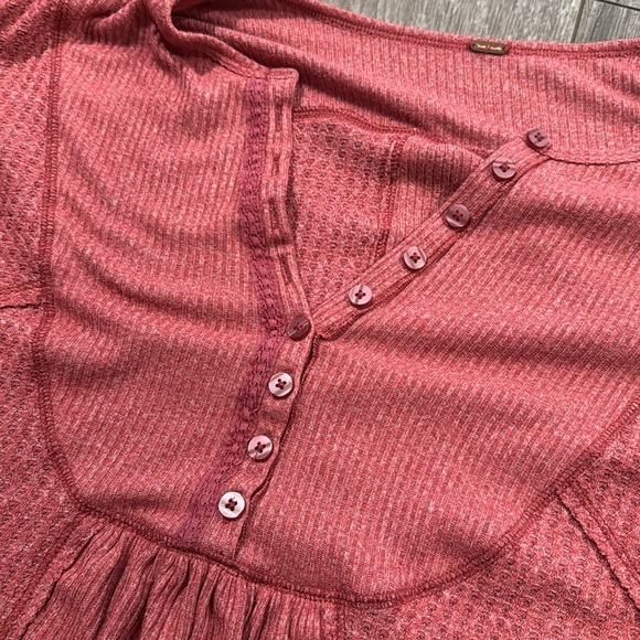 Free People Oversized Leo Henley Top in Rose Size S - Picture 5 of 6